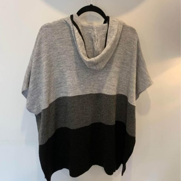 - RICKIS womans cape sweater. Colourblock gray/black. Buckle detail. Hood… - Picture 7 of 10
